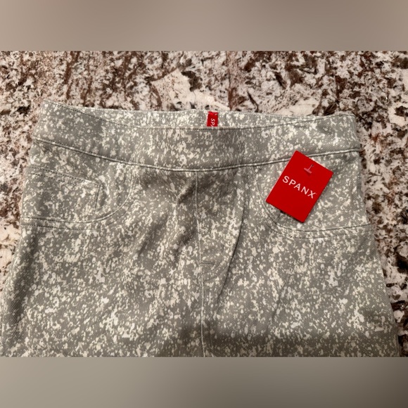 SPANX Leggings - Picture 4 of 10